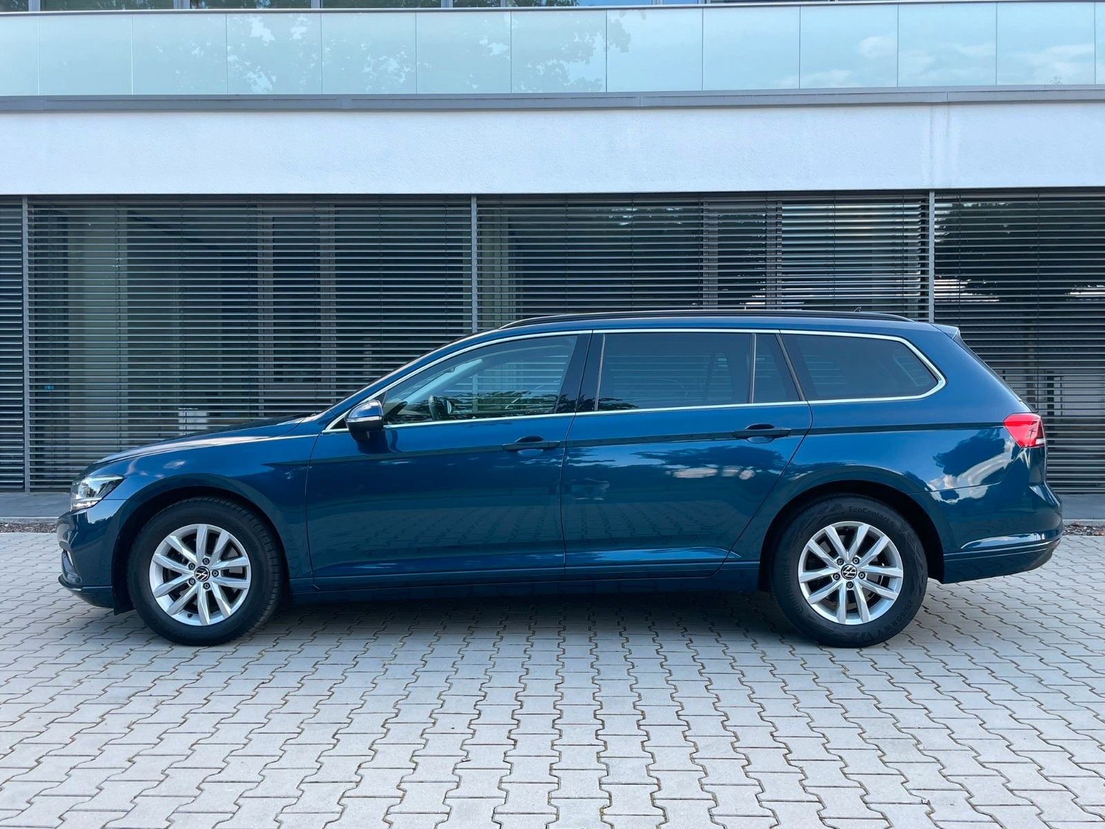 Volkswagen Passat Variant Business 2.0 | AHK foto 3