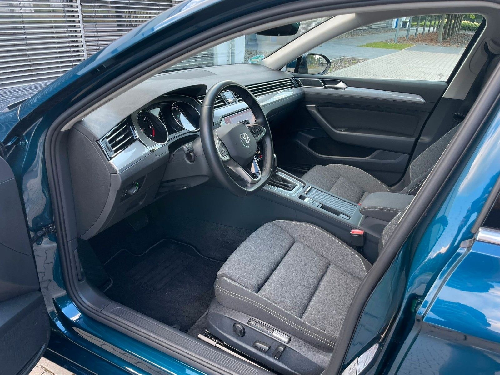 Volkswagen Passat Variant Business 2.0 | AHK foto 5