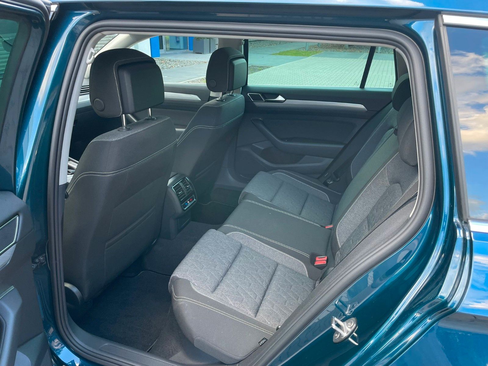 Volkswagen Passat Variant Business 2.0 | AHK foto 7