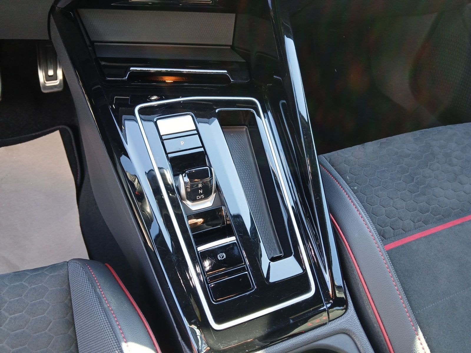 Volkswagen Golf VIII GTI Clubsport 2.0 TSI DSG+LED+KAMERA foto 15