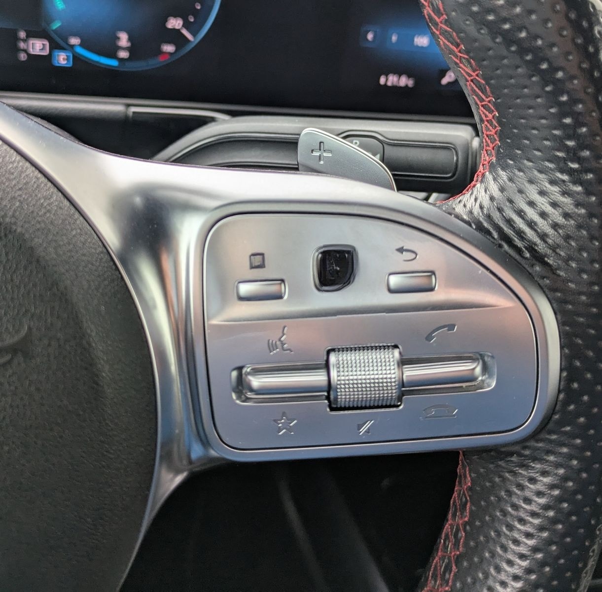 Mercedes-Benz B 180 d AMG PDC Kamera Alcantara foto 16