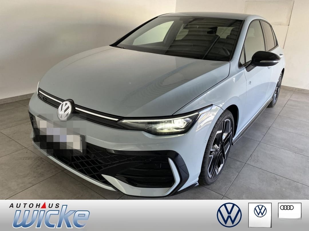 Volkswagen Golf VIII 1.5 eTSI DSG R-Line