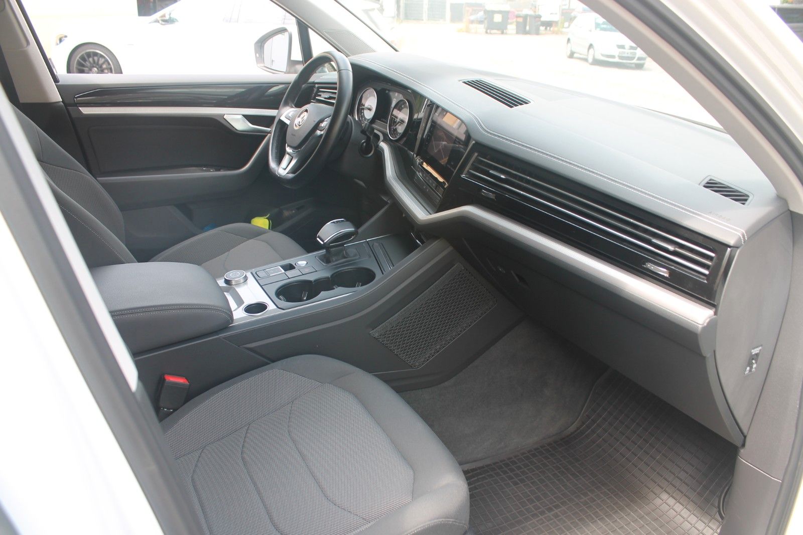 Volkswagen Touareg 3.0 V6 TDI 4MOTION DSG LED AHK RÜKA foto 23