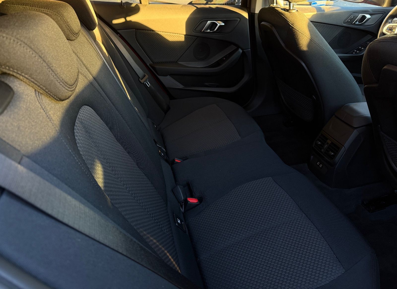 BMW 118 i LED, Rückfahrkamera,CarPlay,Rot METALLI foto 11