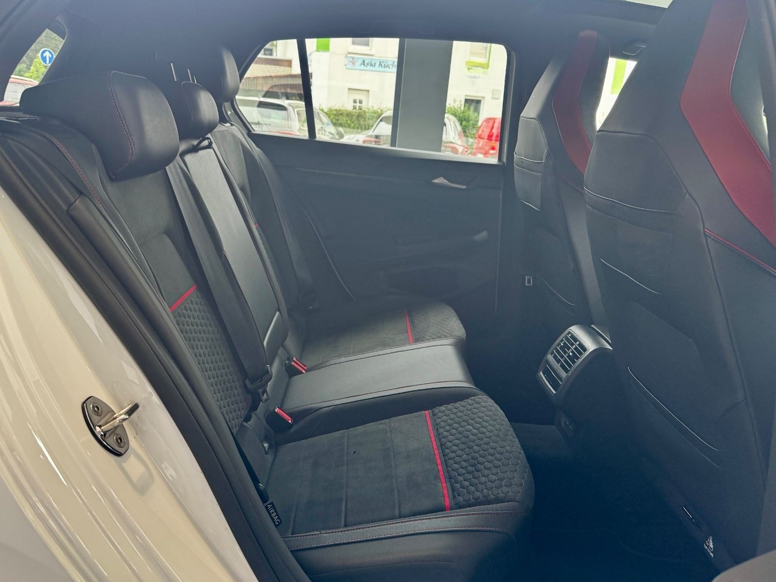 Volkswagen Golf VIII Lim GTI Clubsport 2.0 TSI"Matrix/Pano" foto 17