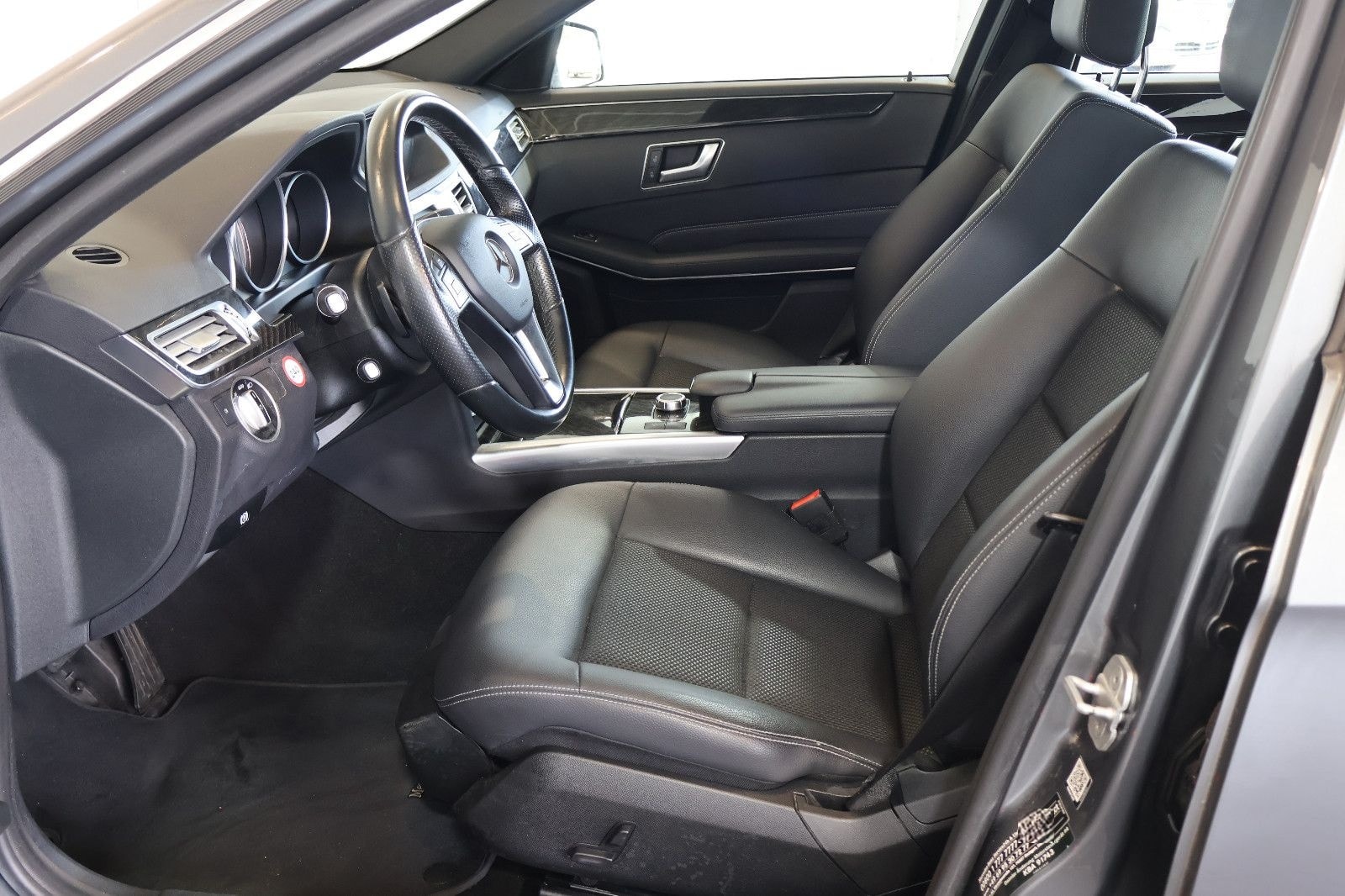 Mercedes-Benz E 220 4Matic Avantgarde COMAND+ILS+18"+AHK foto 9