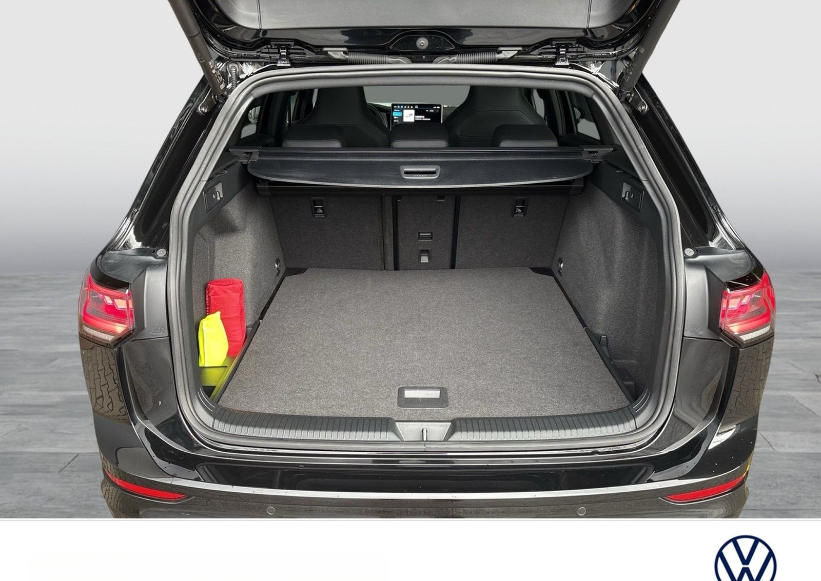 Volkswagen Golf Variant VIII 2.0 R-LINE BLACKSTYLE PANO CAM foto 15