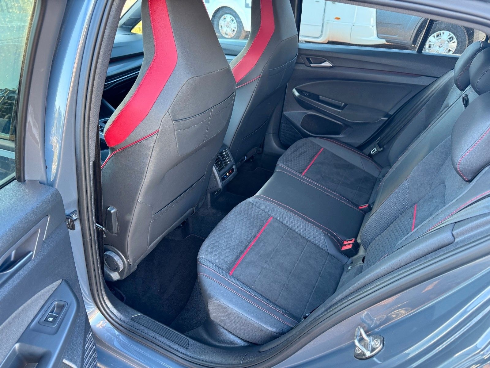 Volkswagen Golf VIII Lim. GTI Clubsport /DCC/ACC/IQ/APP/NAV foto 7