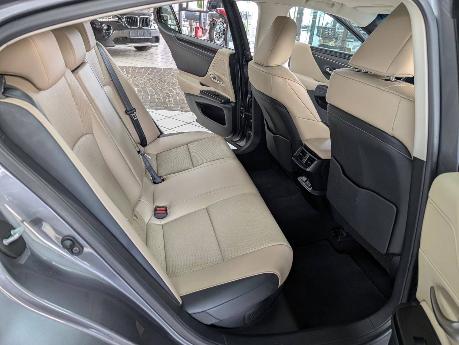 Lexus ES 300H ACC Leder ESD Kamera 8-FACH foto 19