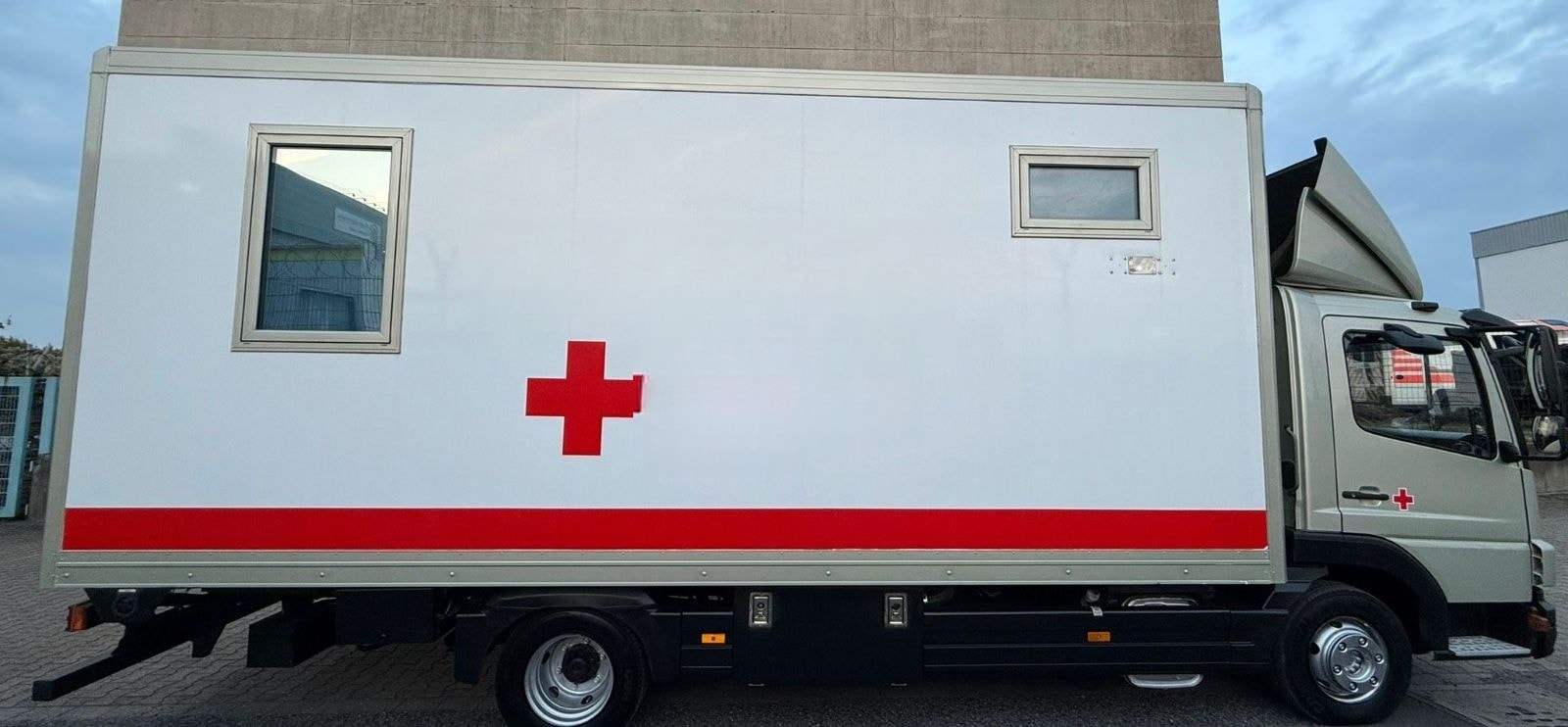 Mercedes-Benz Atego 816 *WOHNMOBIL*RÖNTGENMOBIL*CAMPER*UNIKAT* foto 4