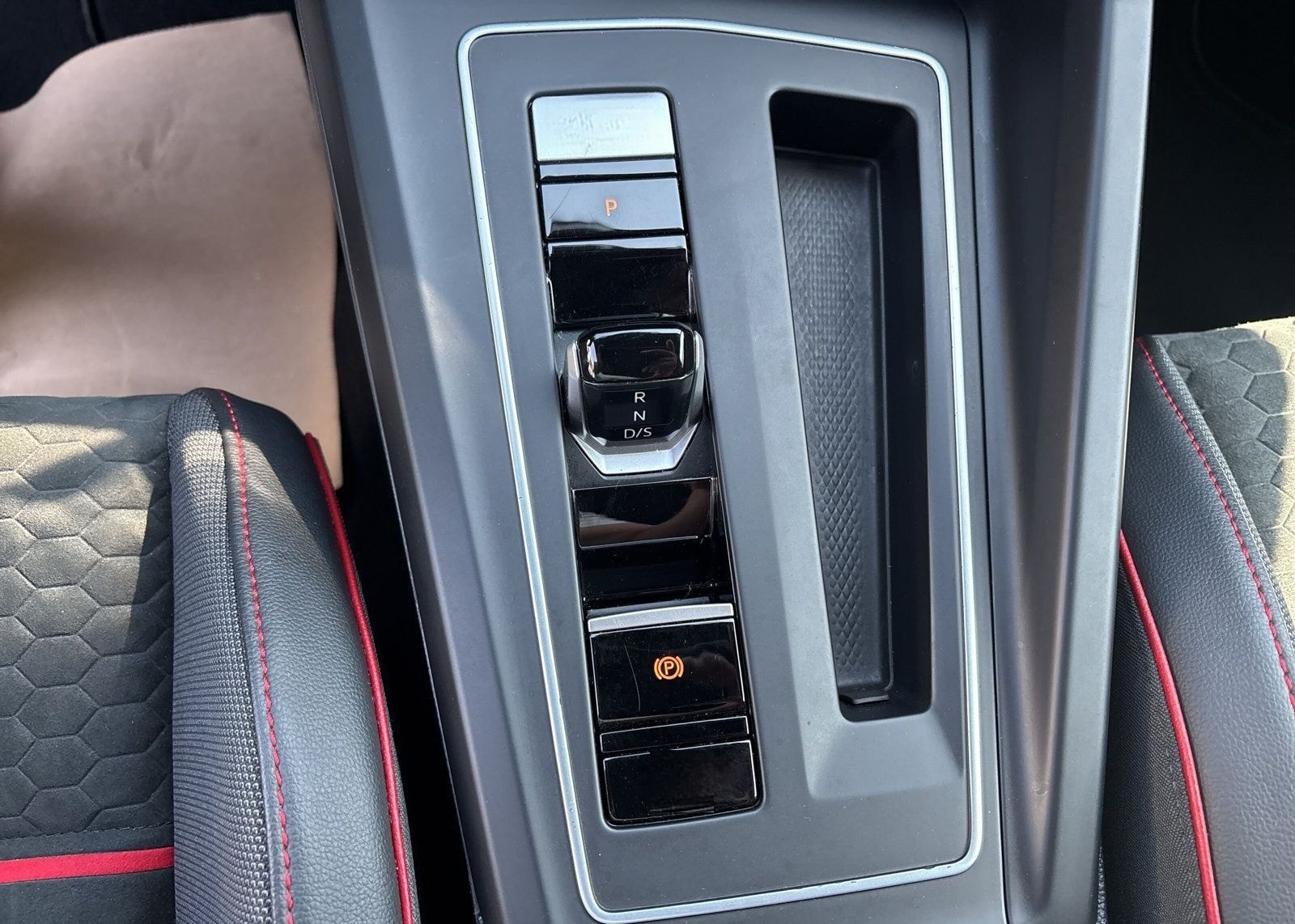 Volkswagen Golf VIII GTI Clubsport 2.0 TSI DSG+MATRIX+ACC foto 15