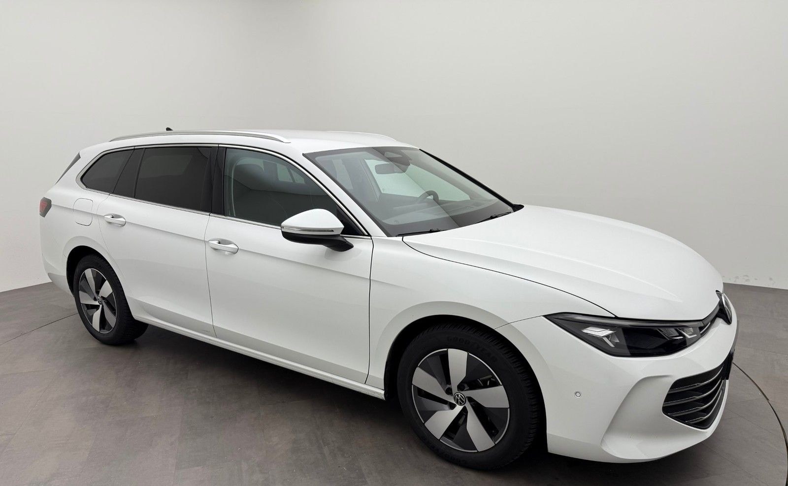 Volkswagen Passat Variant PA 1.5 eHybrid Business HeadAHK foto 2