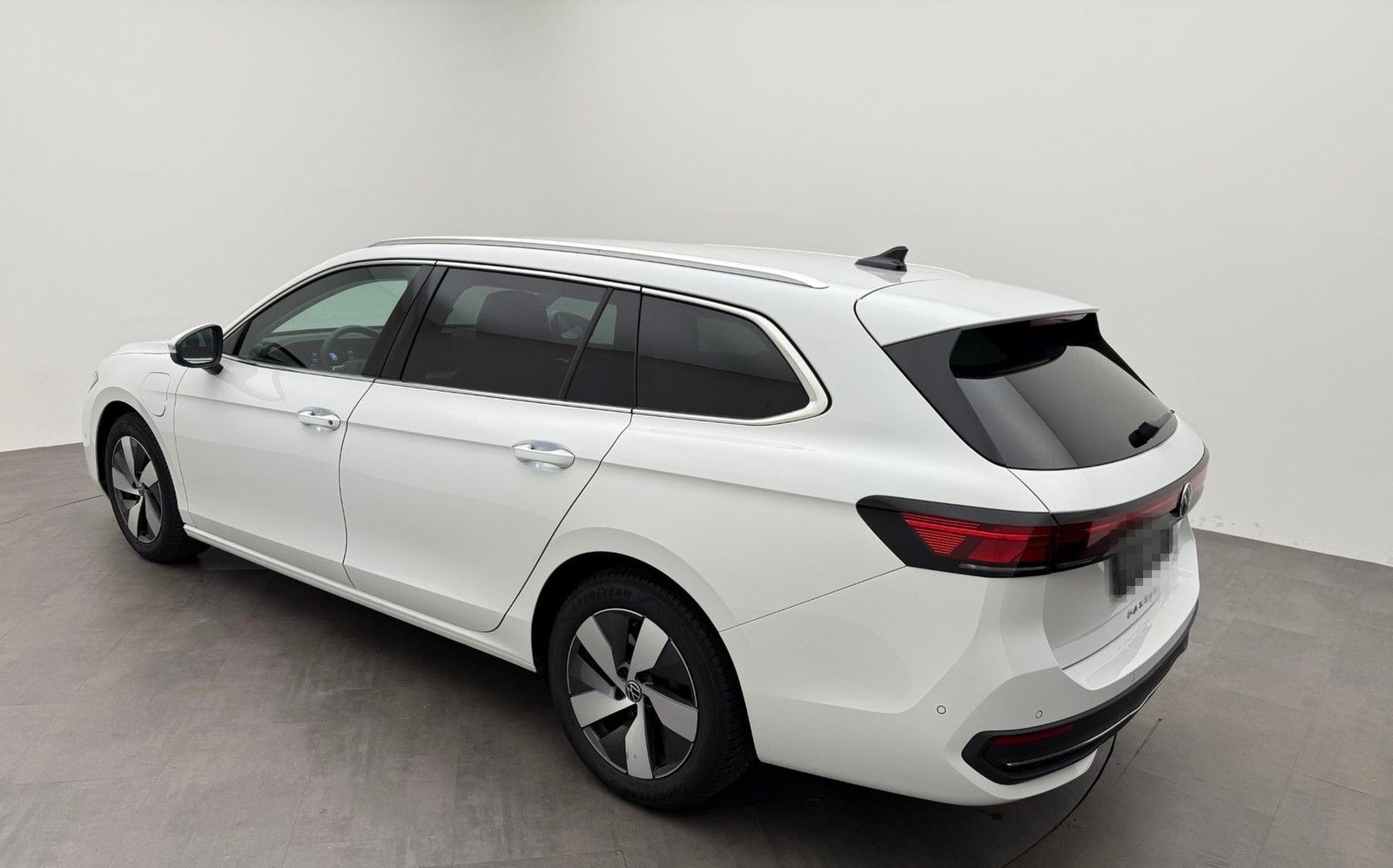 Volkswagen Passat Variant PA 1.5 eHybrid Business HeadAHK foto 15