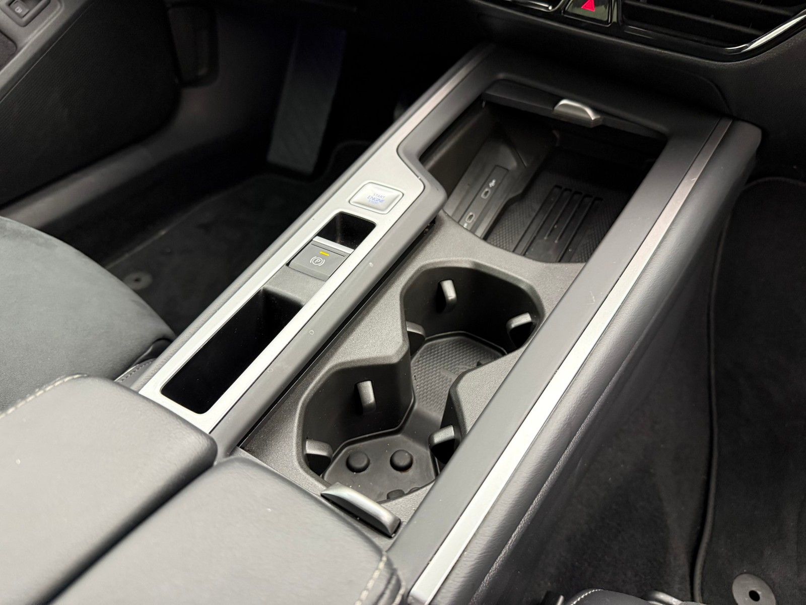 Volkswagen Passat Variant PA 1.5 eHybrid Business HeadAHK foto 5