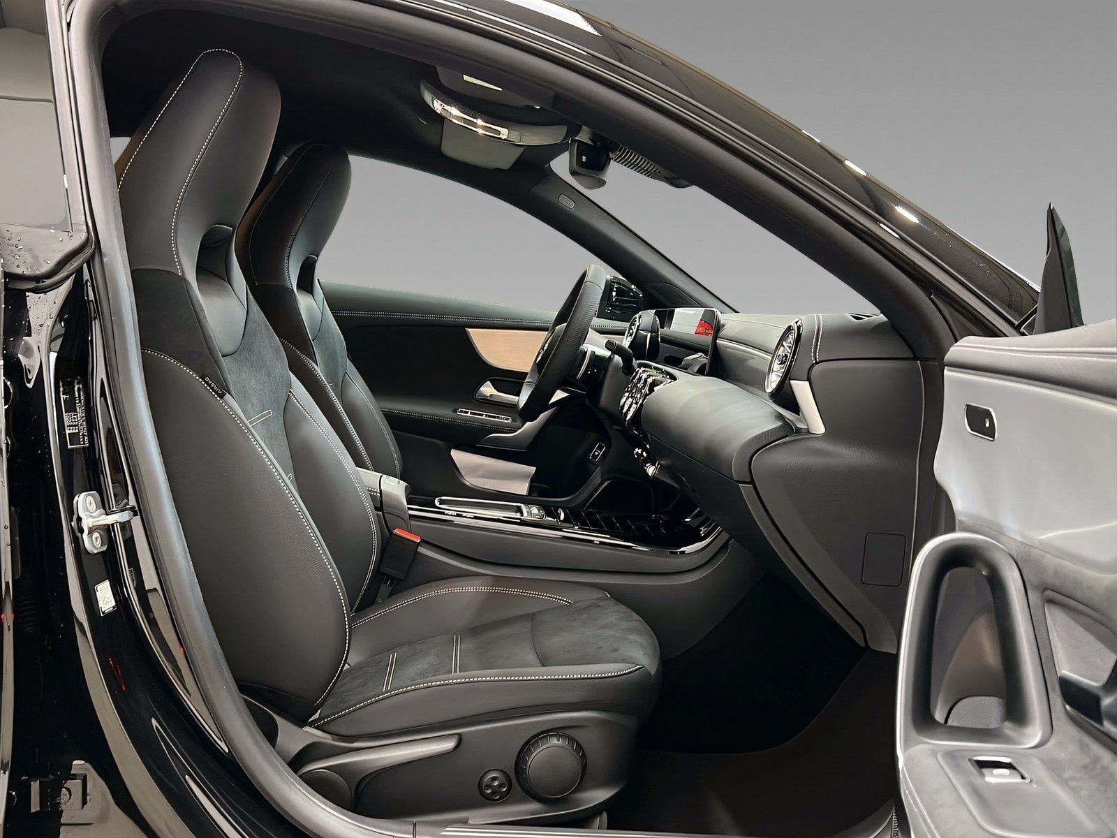 Mercedes-Benz CLA 200 Coupé+AMG+LED+NightPaket+Lenkradheizung foto 14