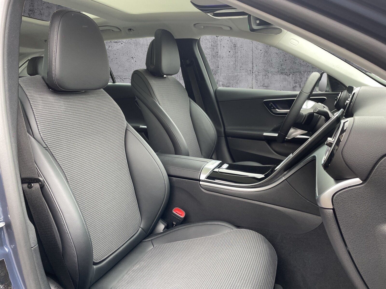 Mercedes-Benz C 180 T AVANTGARDE+PANO+KAMERA+EASYPACK+LED+SHZ foto 12