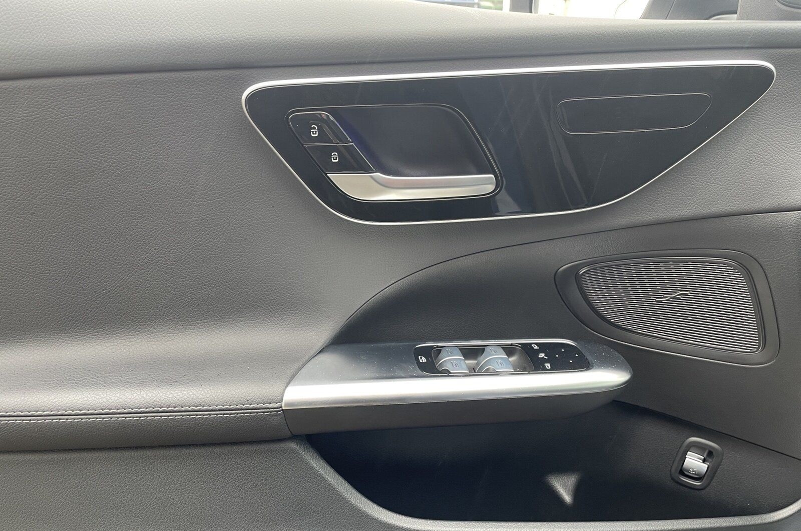 Mercedes-Benz C 180 T AVANTGARDE+PANO+KAMERA+EASYPACK+LED+SHZ foto 17