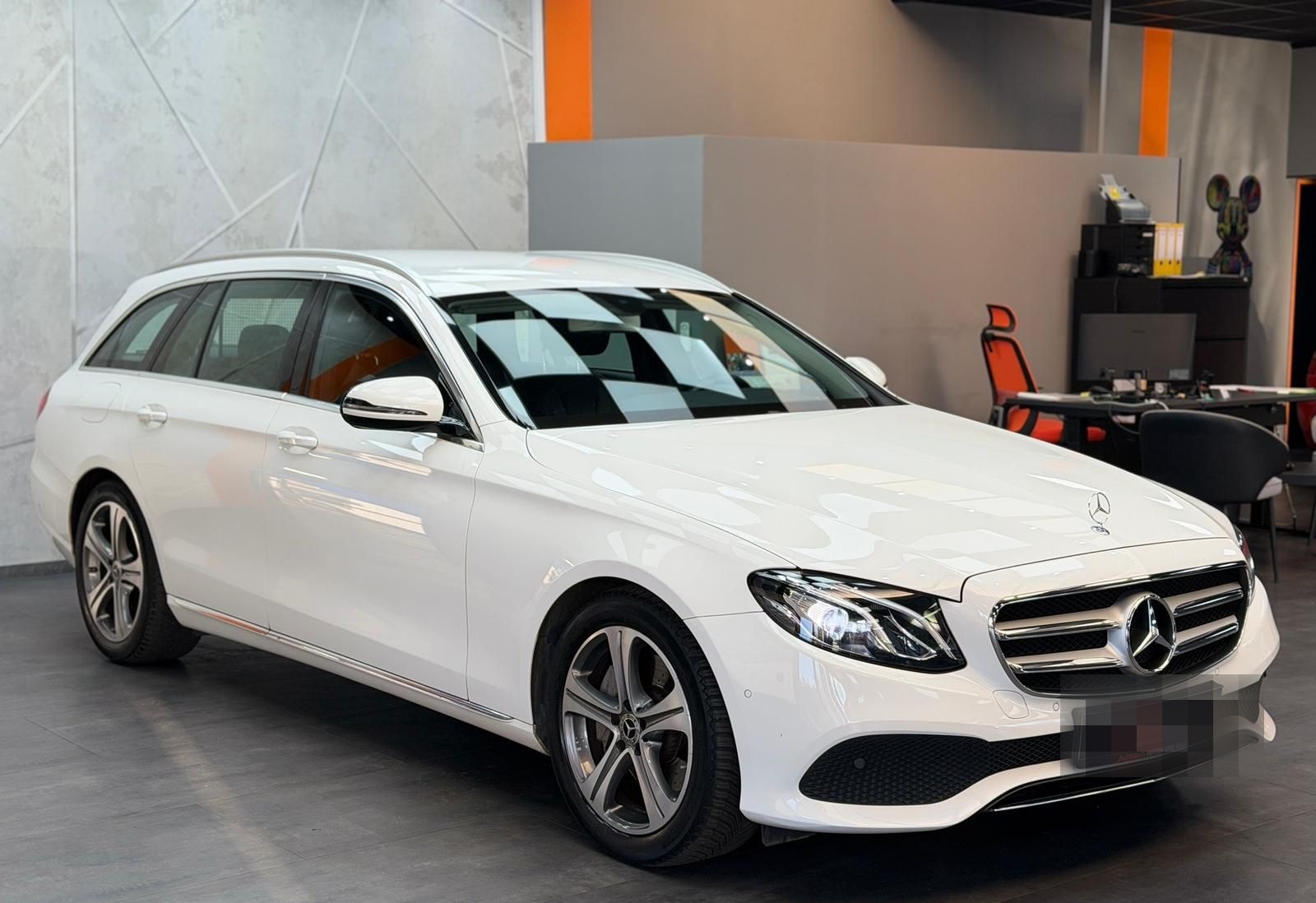 Mercedes-Benz E 220 d T-Modell |LED|SHZG|KAM|LM foto 3