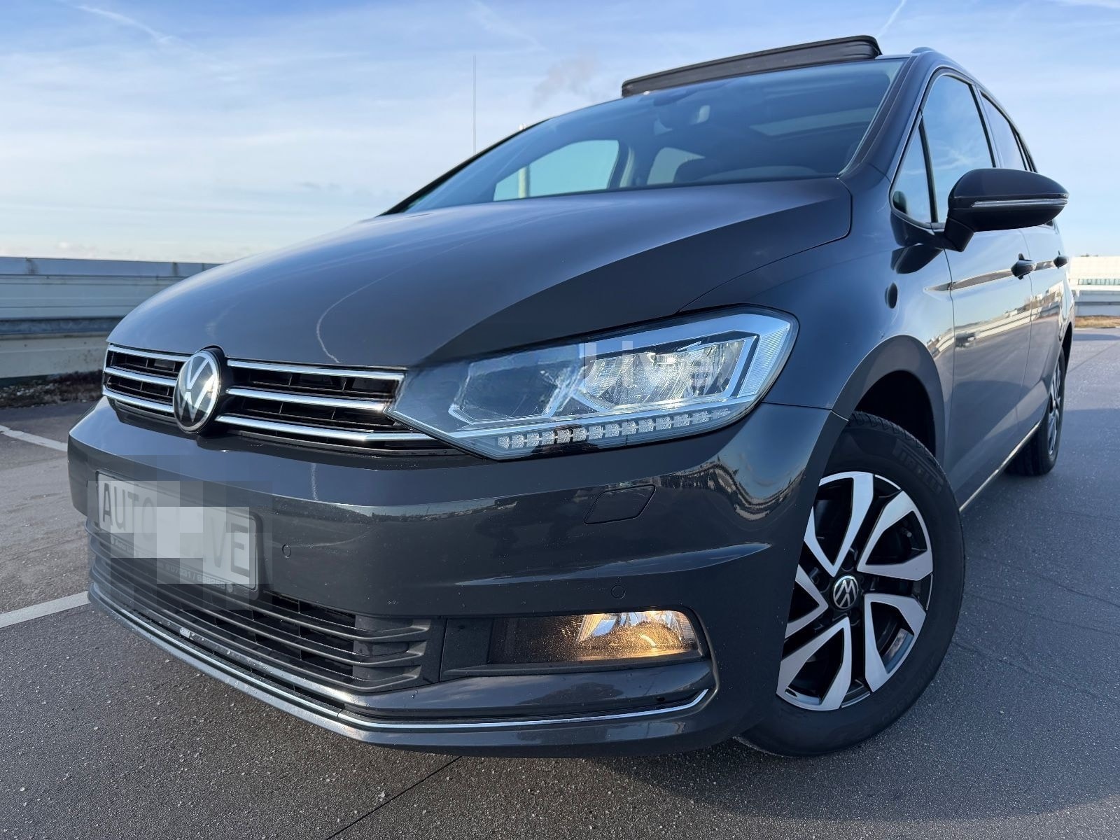 Volkswagen Touran 2.0 TDI*DSG*PANO*NAVI*LED*KAMERA*AHK*ACC* foto 1