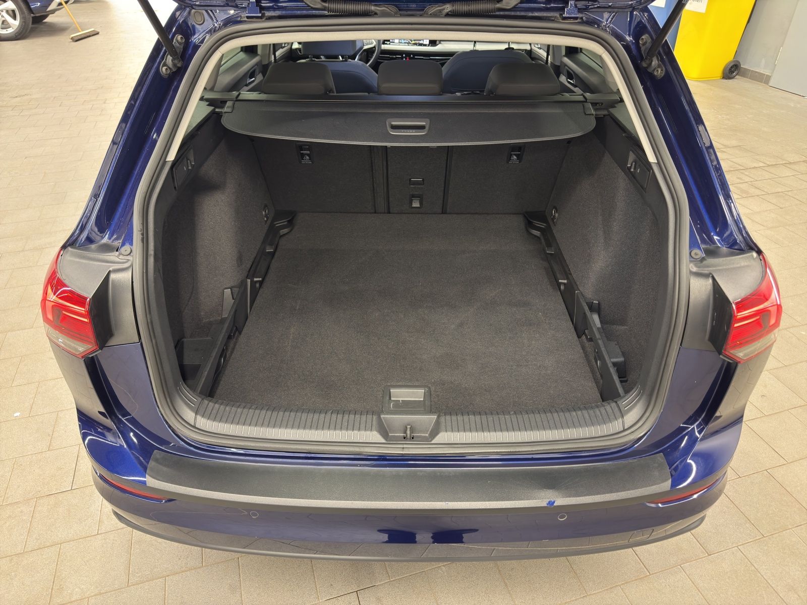 Volkswagen Golf 8 Variant TDI DSG Life Navi AHK foto 18