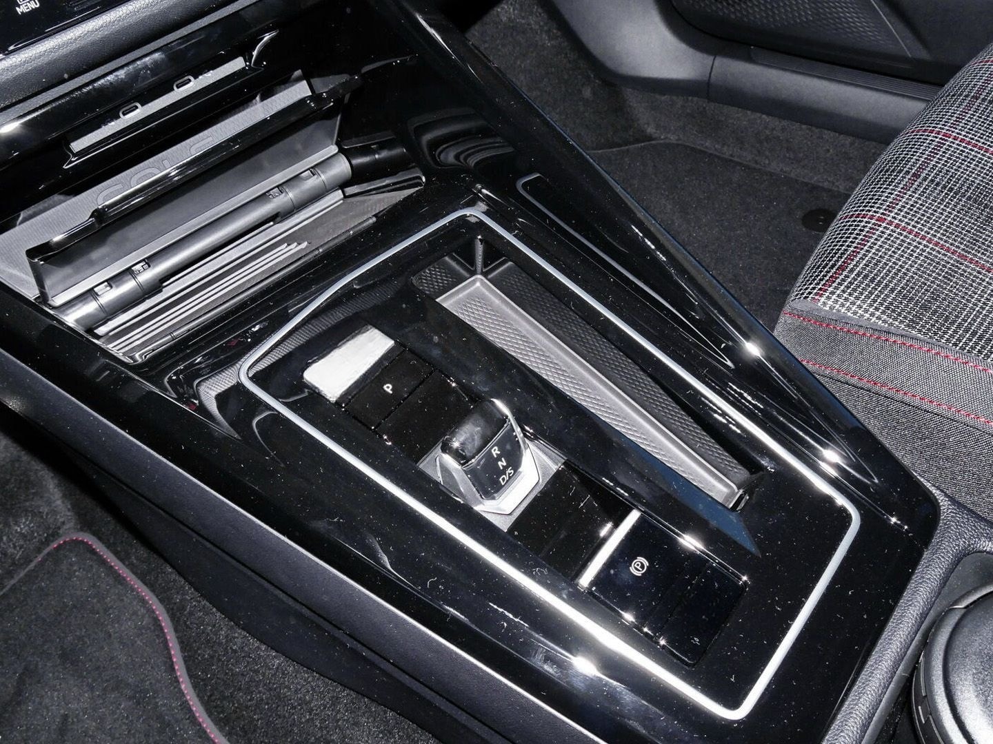 Volkswagen Golf GTI 265 PS DSG | HUD | DCC | Pano | AHZV uv foto 16