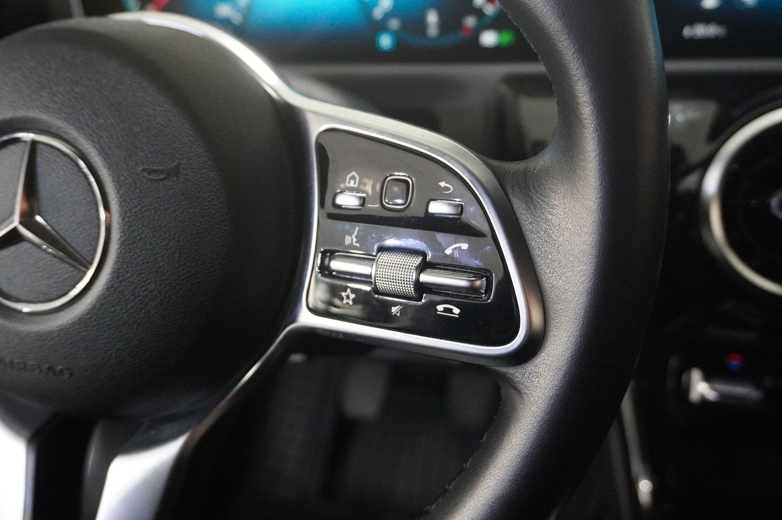 Mercedes-Benz A 180 LIM. PROGRESSIVE NAVI/LED/VIRTU./SHZ/PDC foto 20