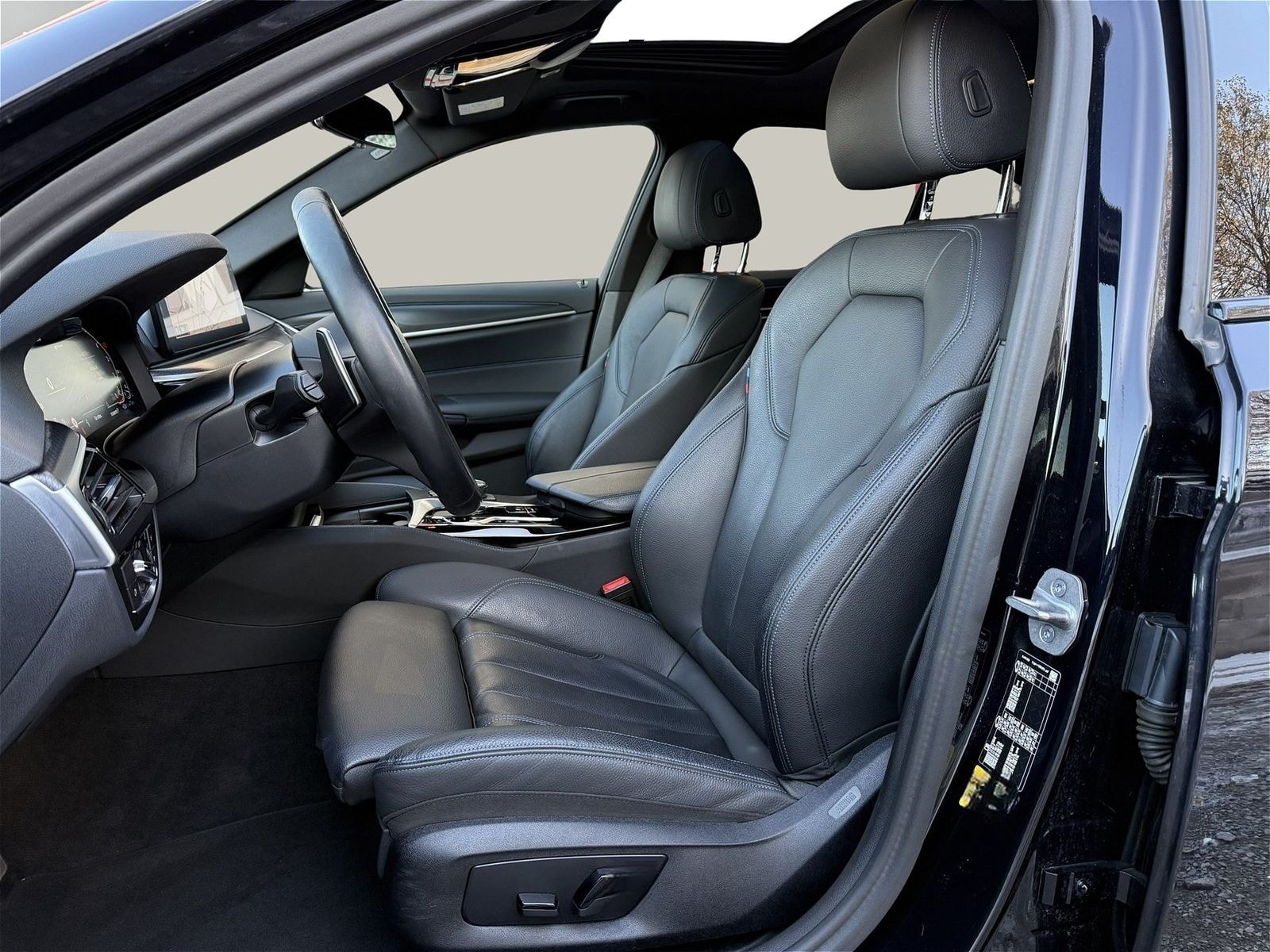 BMW 530e xDrive M Sport 94%Akku HeadUp AHK Glasdach foto 10