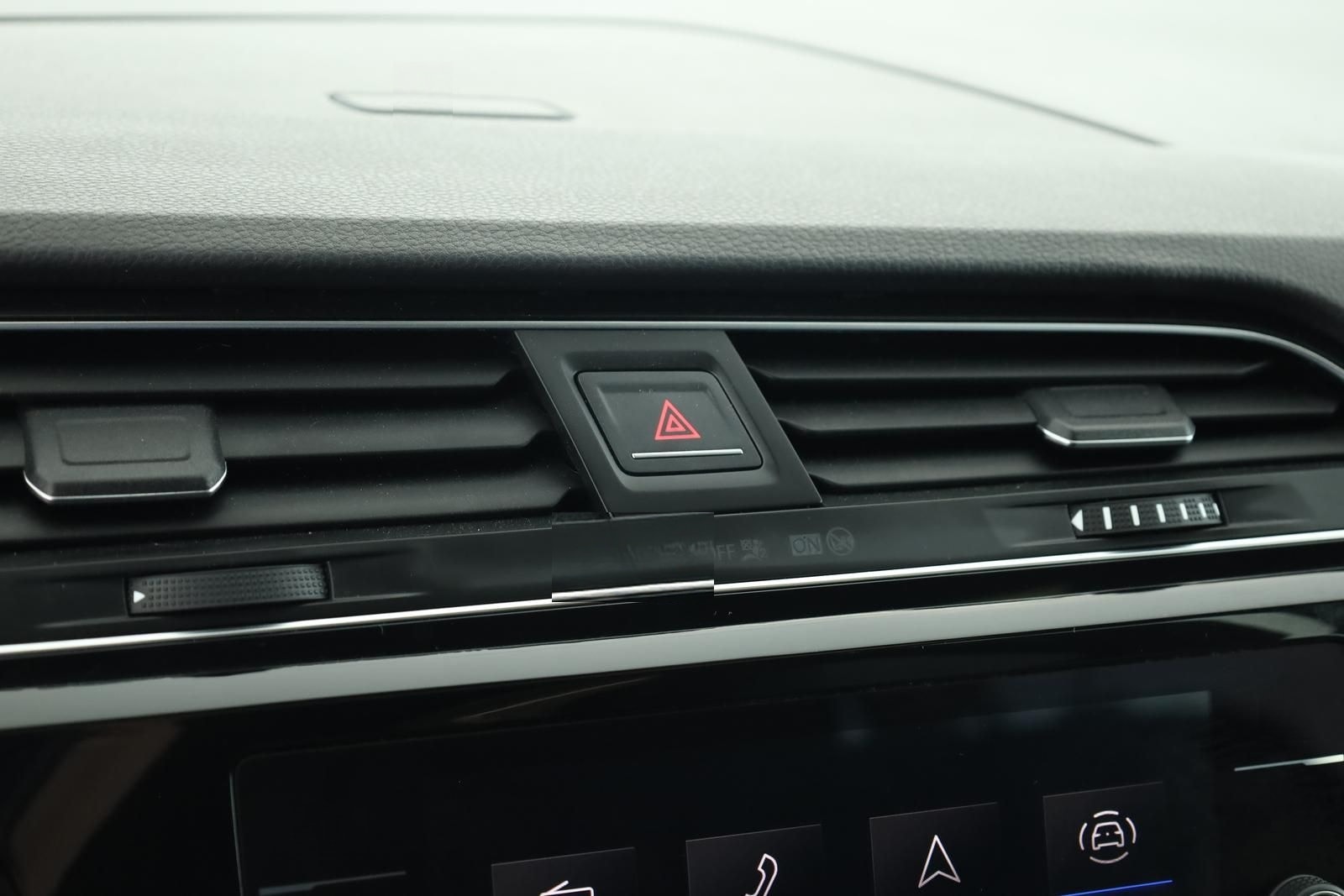 Volkswagen Touran 2.0 TDI DSG Highline R-Line 7 Pano 18 AHK foto 10