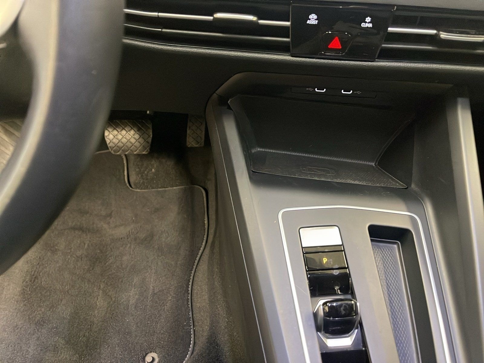 Volkswagen Golf VIII 1.0 eTSI Life ACC AUT Kam. Navi LED LM foto 14