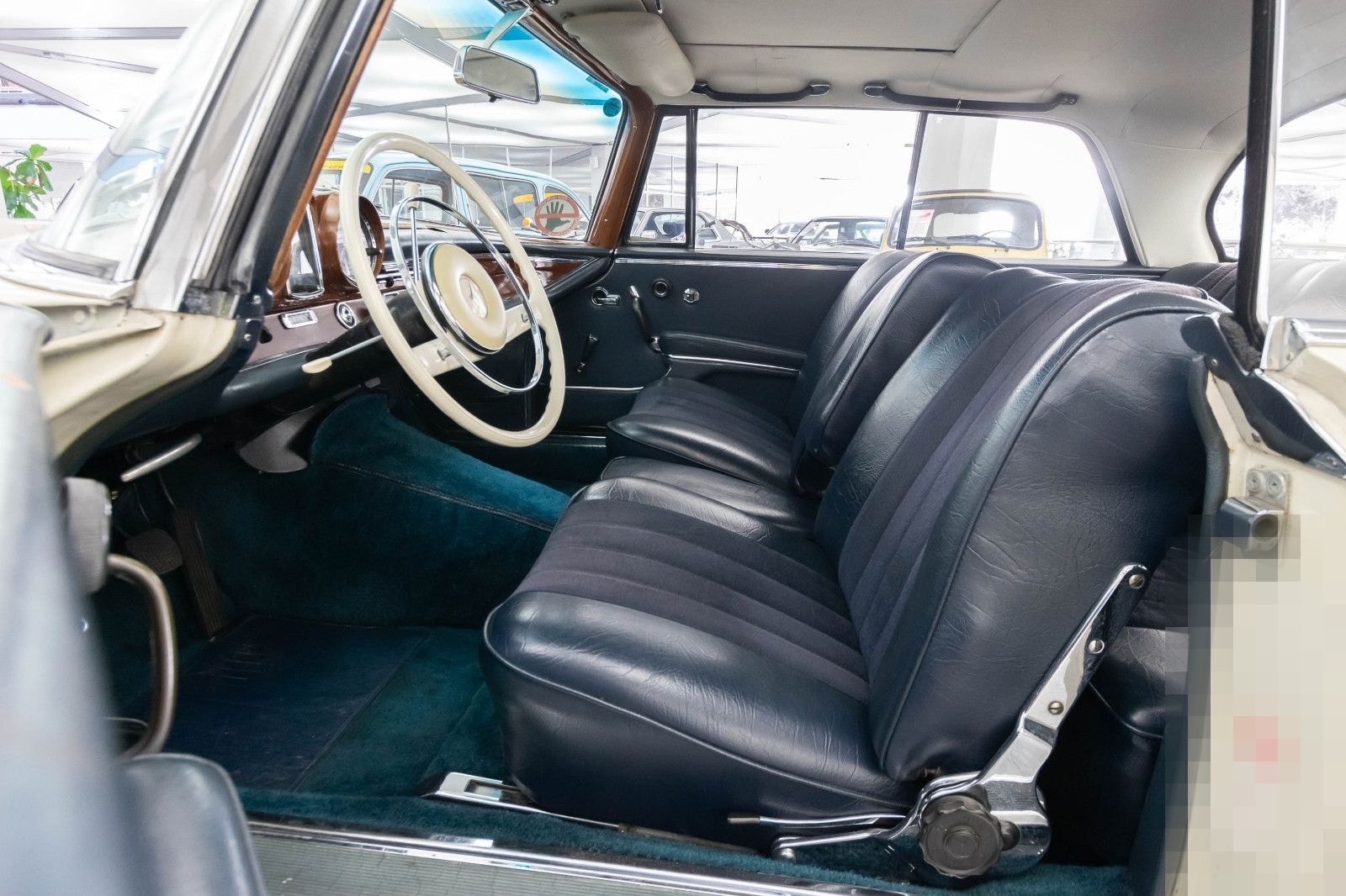 Mercedes-Benz 220 foto 20