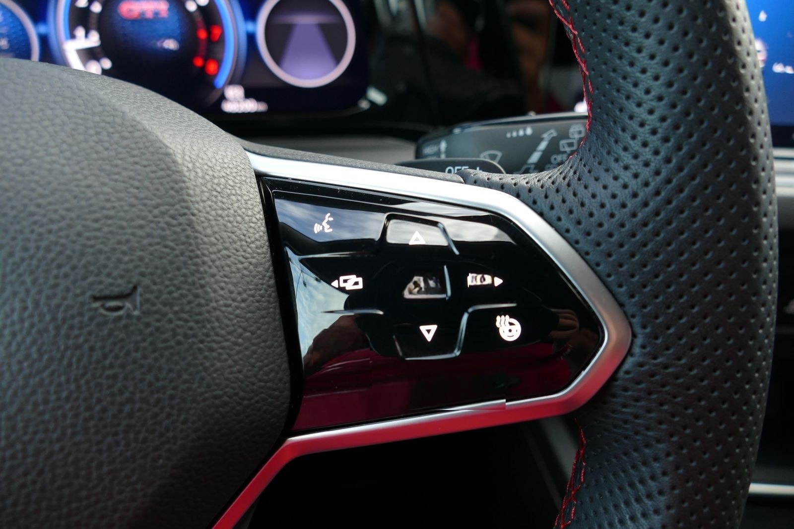 Volkswagen Golf VIII 2.0 GTI Clubsport DSG LED Navi ACC DAB foto 12