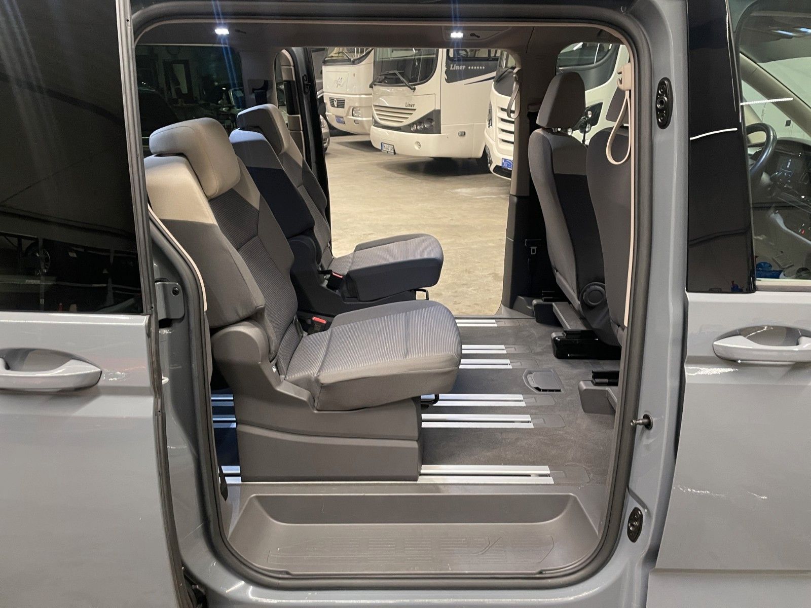 Volkswagen T7 Multivan Basis LED QI SHZ MFL Navi DAB foto 23