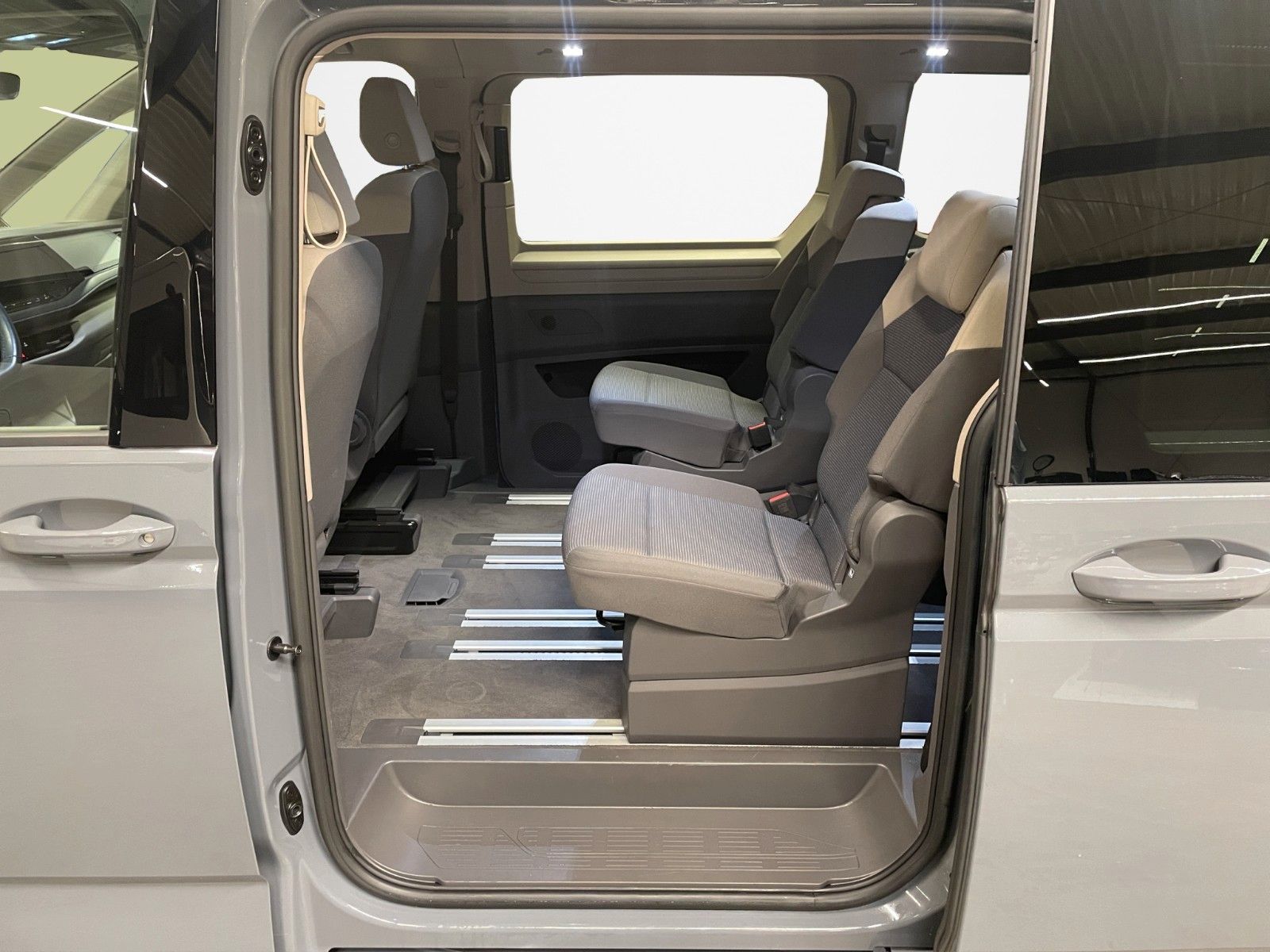 Volkswagen T7 Multivan Basis LED QI SHZ MFL Navi DAB foto 10