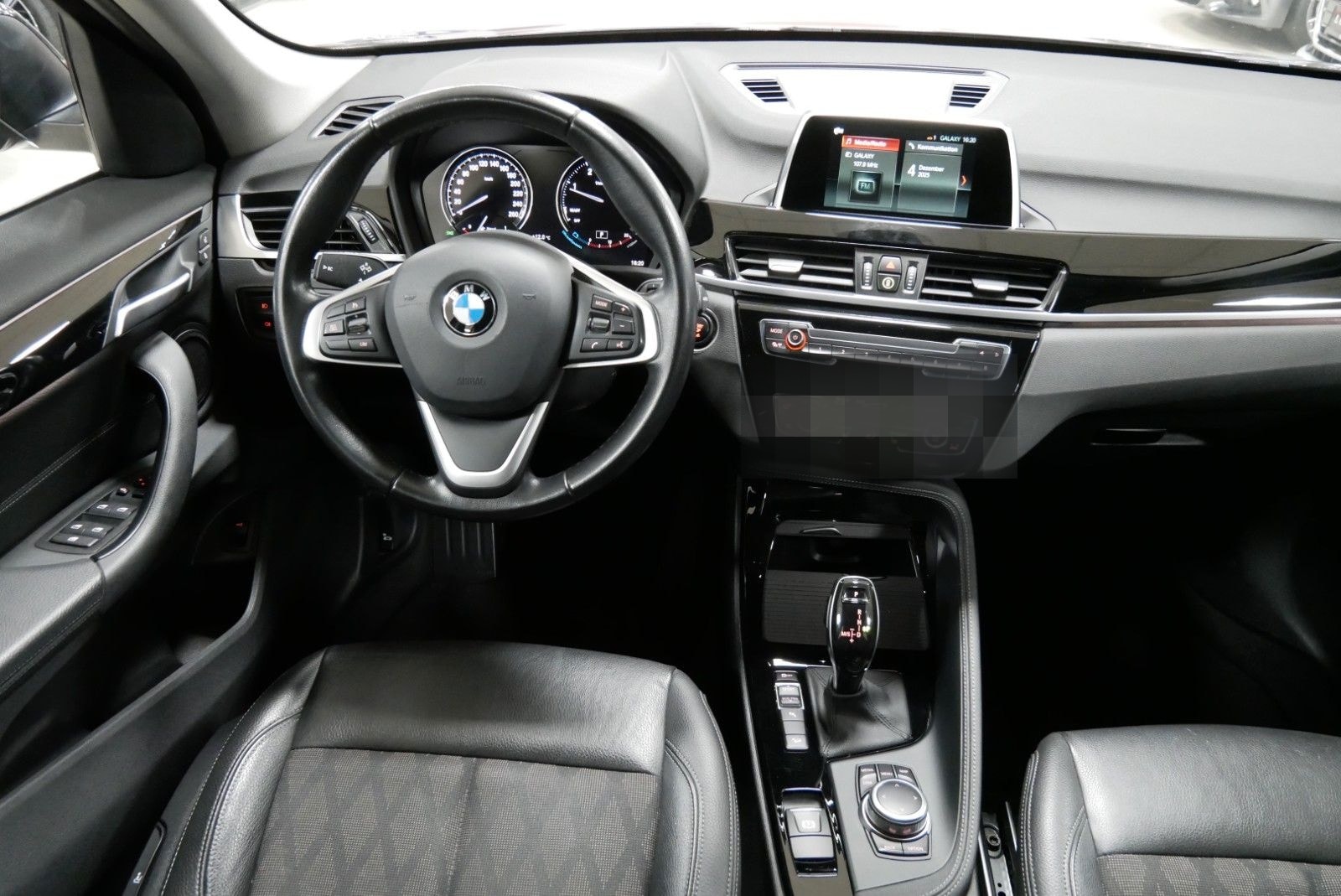 BMW X1 xDrive 20d xLine LED AHK RFK NAVI SHZ foto 13