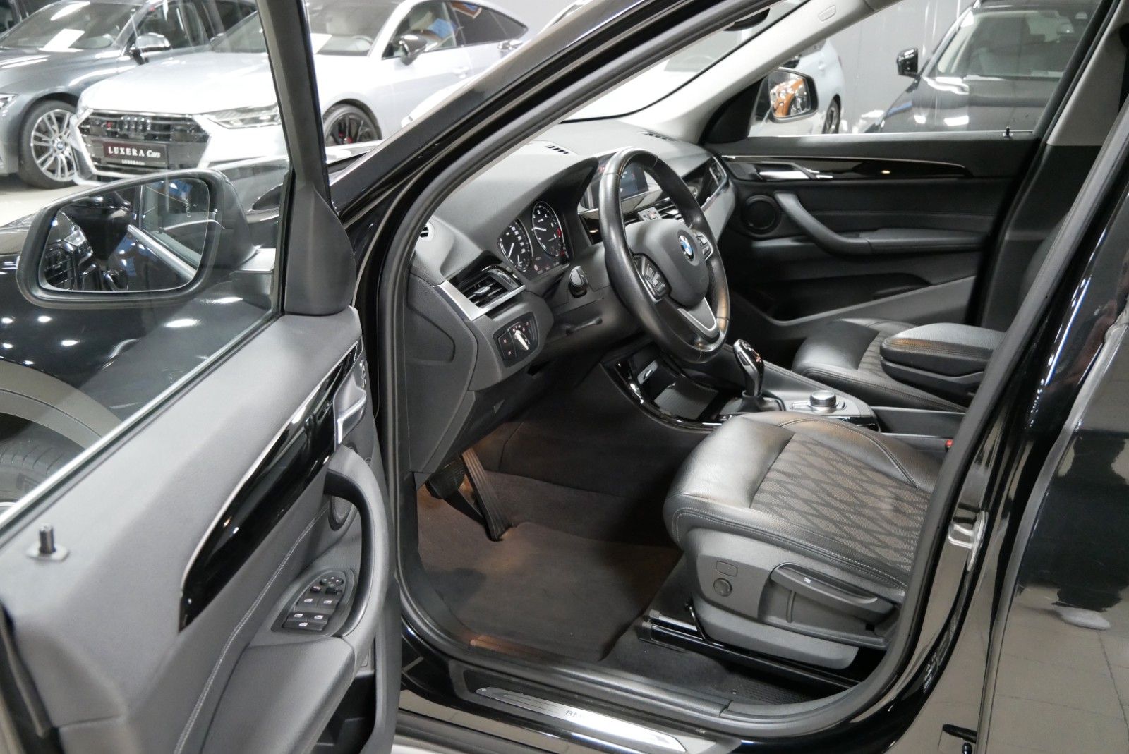 BMW X1 xDrive 20d xLine LED AHK RFK NAVI SHZ foto 6