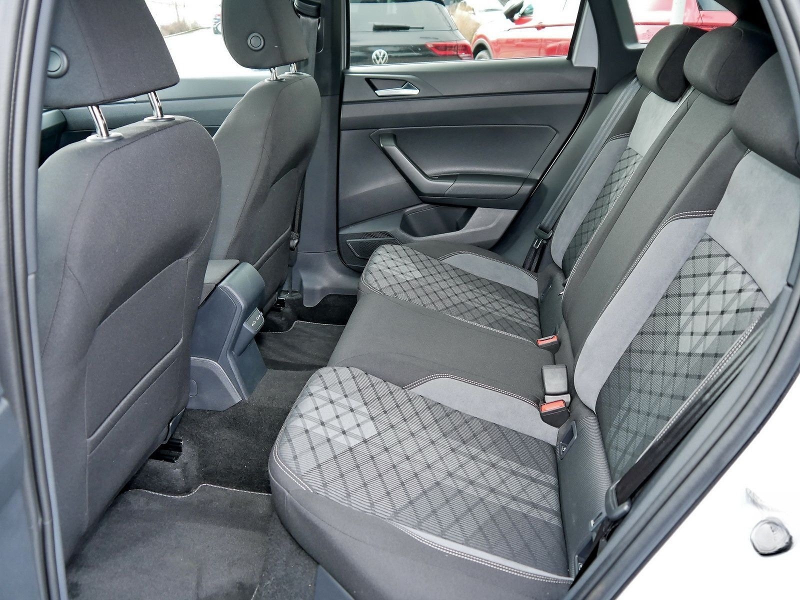 Volkswagen Taigo 1.0TSI R-Line Black Climatr Cam Navi Pano foto 11