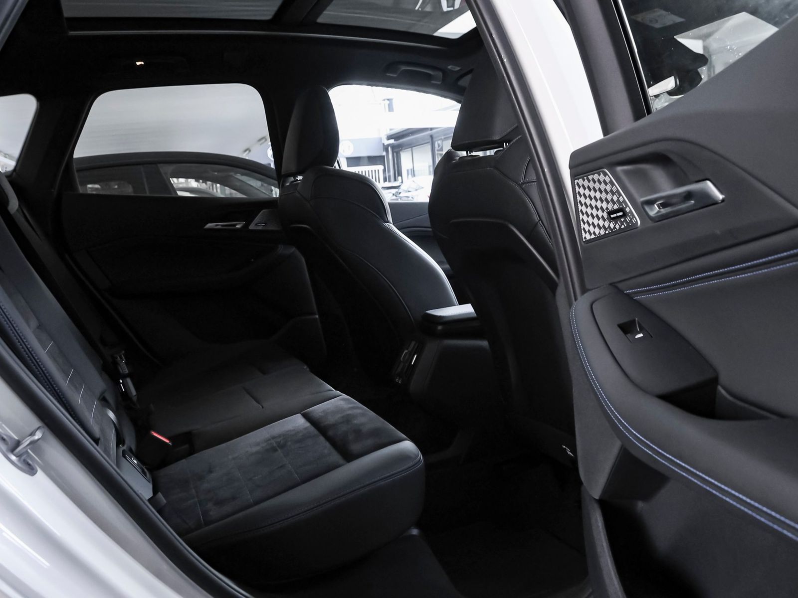 BMW 220d Active Tourer foto 2