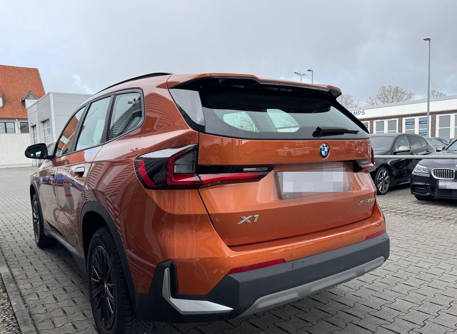 BMW X1 xDrive23i KeyLess Adapt-LED DAB ParkAssSyst foto 5