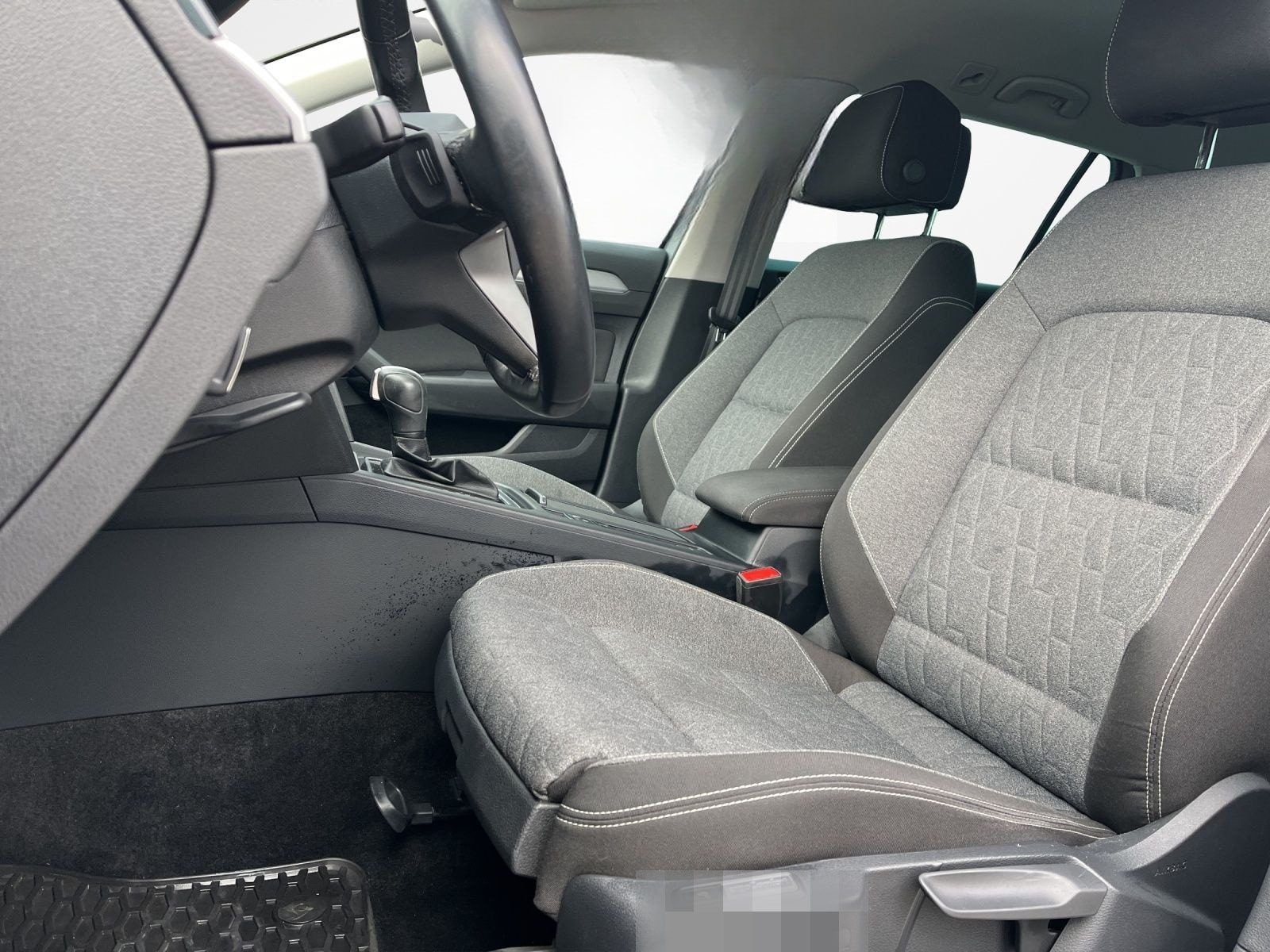 Volkswagen Passat Variant 2.0 TDI DSG Business AHK Navi LE foto 8