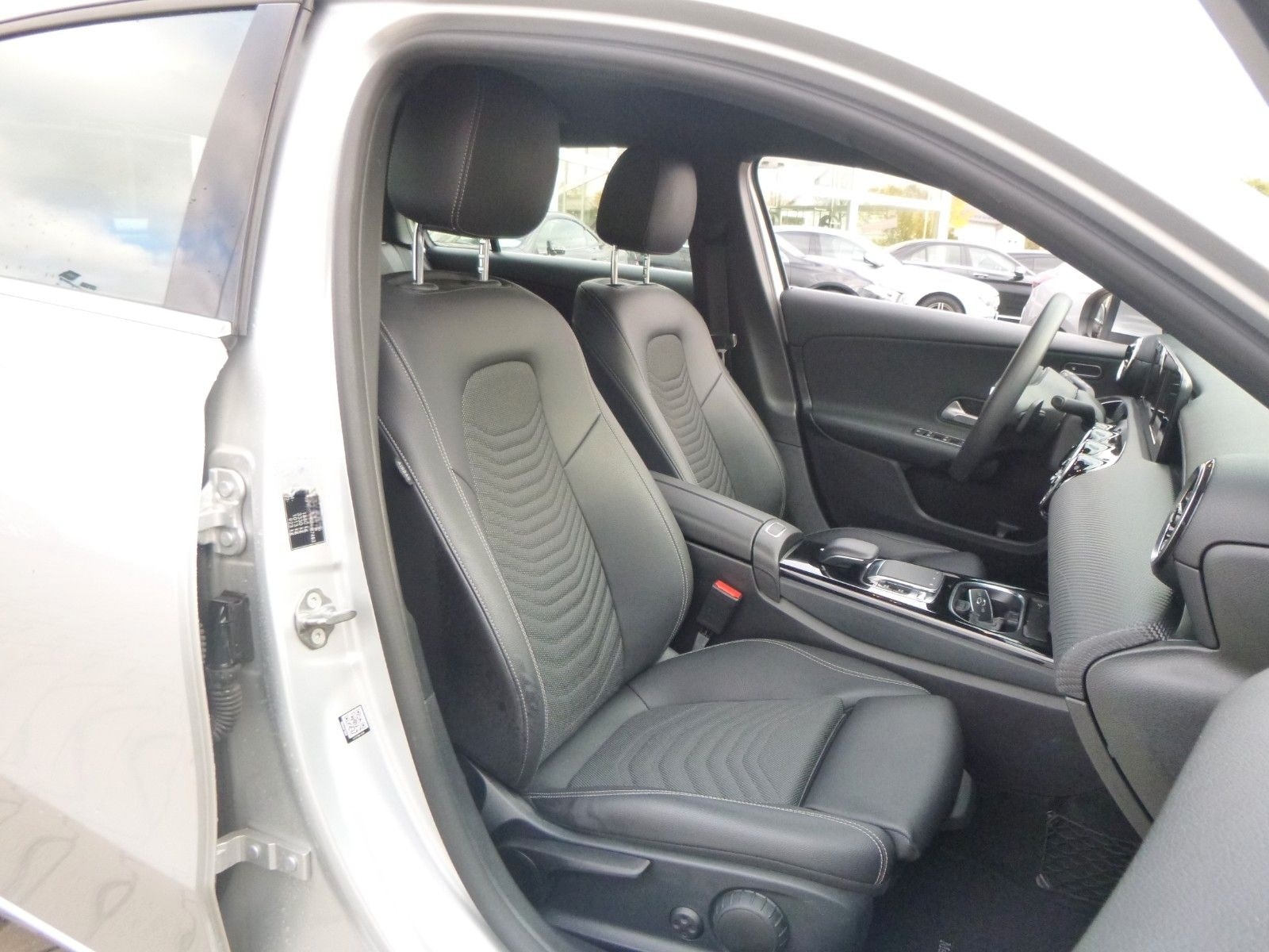 Mercedes-Benz A 180 >AUT/NAV/PDC/Sitzheizung< foto 11