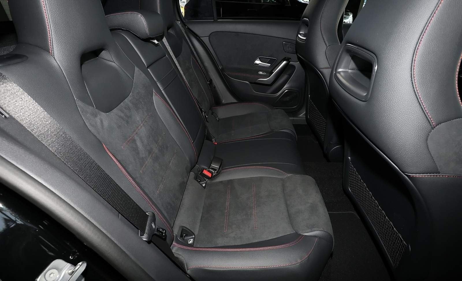 Mercedes-Benz A 180 AMG RüKam+LED+Pano+Night+Totwink+Distronic foto 6