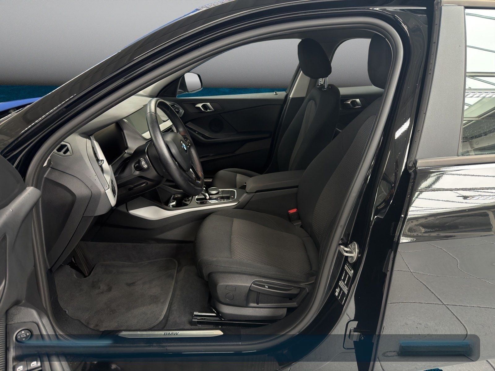 BMW 118i Navi+HiFi+Spurass.+LED+Ambi+BT+S/S-AT+Temp foto 12