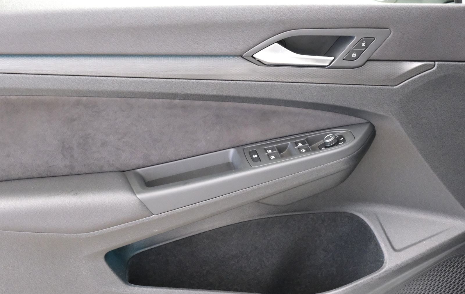 Volkswagen Golf GTI VIII Lim. Clubsport NAVI LED PDC V+H foto 8