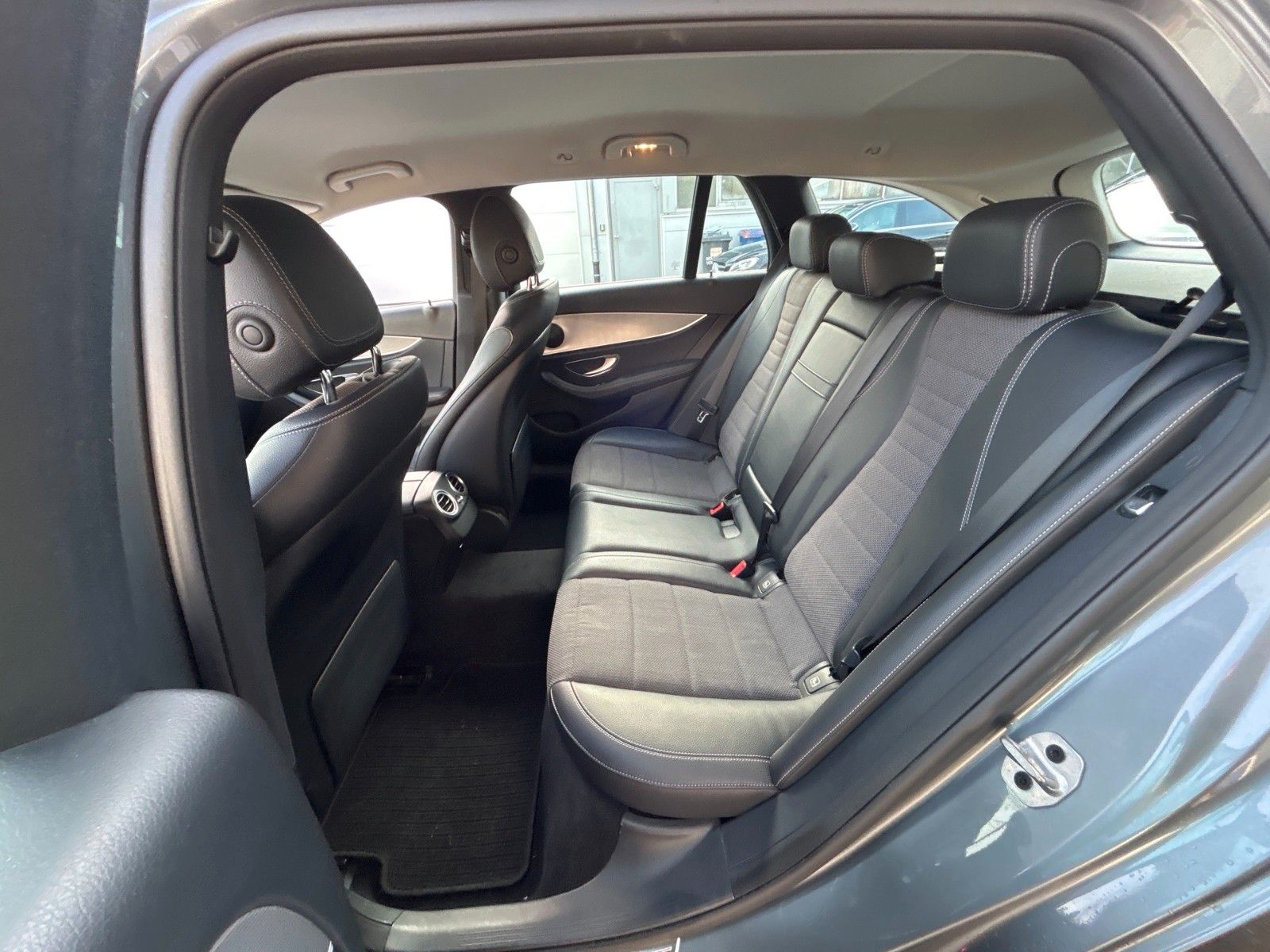 Mercedes-Benz E 220 d 4Matic-T-Avantgarde/LED/Kamera/Navi/KeyF foto 24