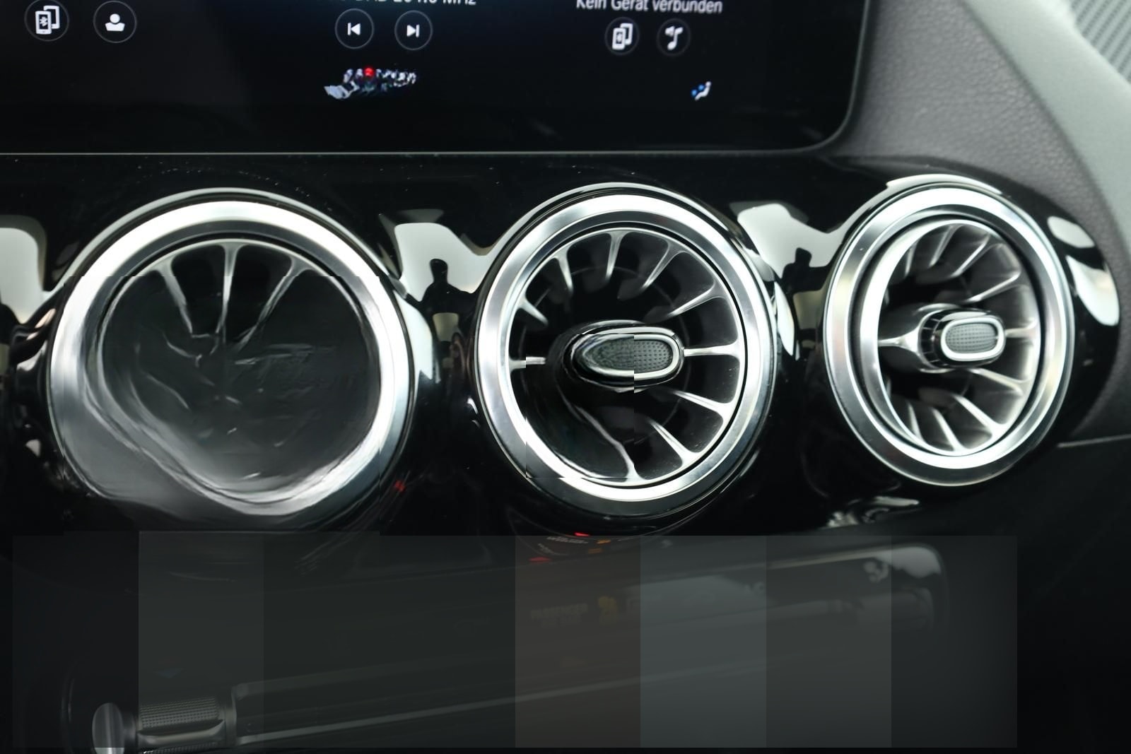 Mercedes-Benz GLA 220 d 8G 4M AMG LED Pano Digi Navi SHZ Kam foto 12