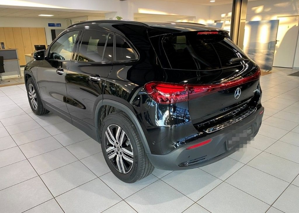 Mercedes-Benz EQA 300 4M Electric Art Adv+ FAP Distronic Night foto 5