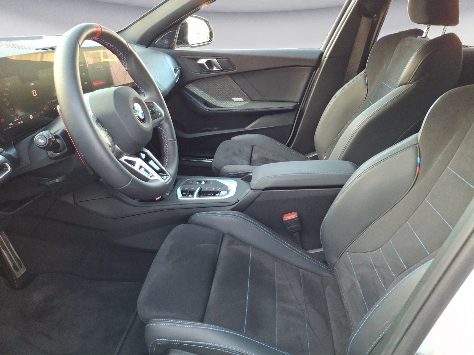 BMW M135 xDrive Klimaaut. Adaptives Fahrwerk foto 8