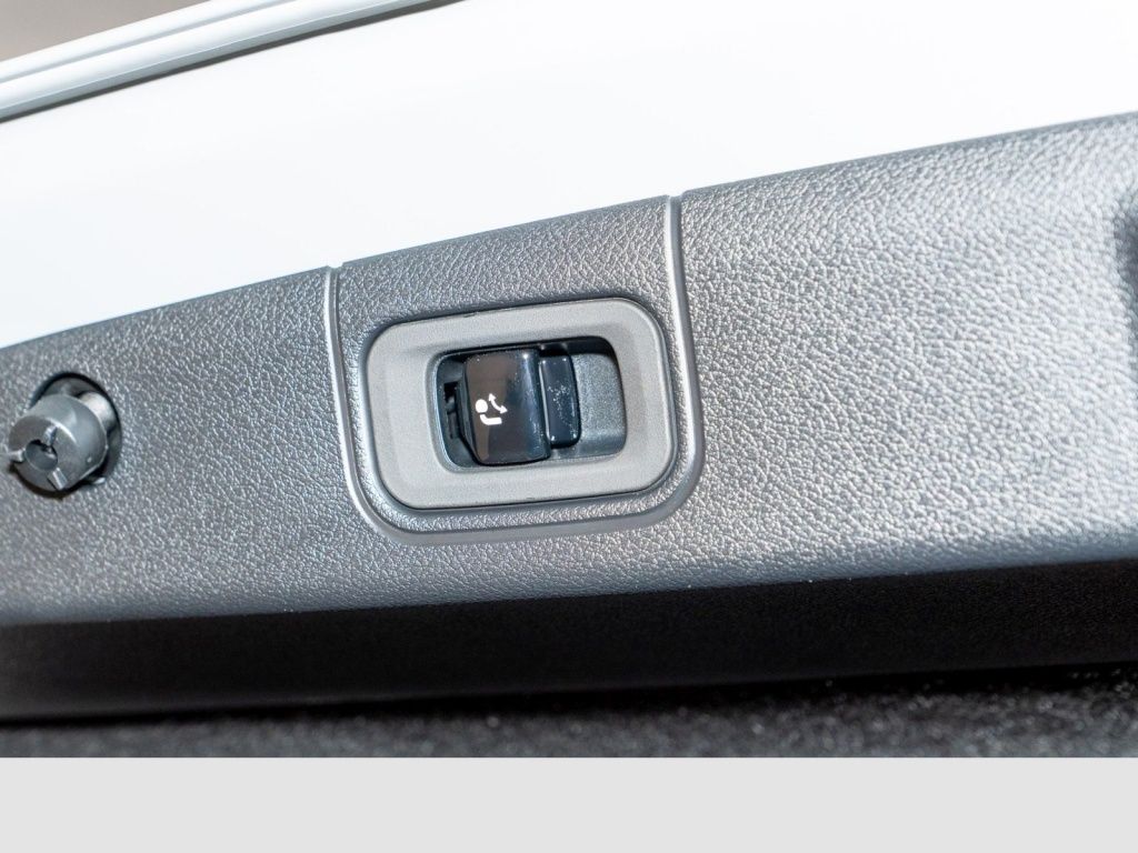 Mercedes-Benz E 300 e Limousine AMG Pano MBUX digital AHK foto 19