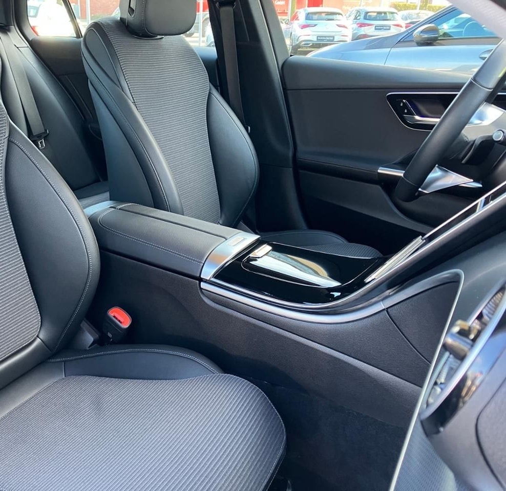 Mercedes-Benz C 200 T Avantgarde Digital Light Distronic foto 13