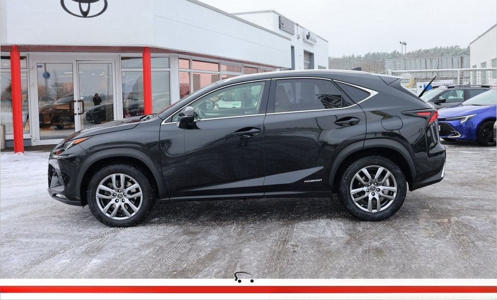 Lexus NX 300 E-Four foto 2